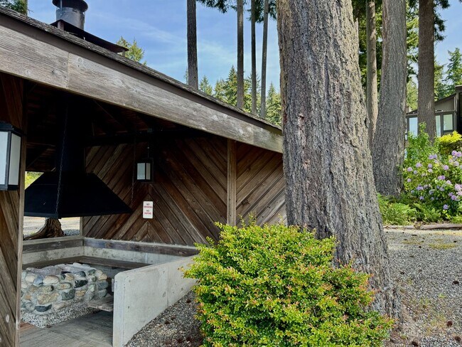 Building Photo - Stunning completely remodeled waterfront P...