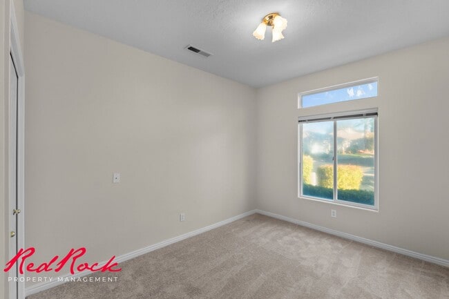 Building Photo - Newly Updated 2 Bedroom Home in Washington!