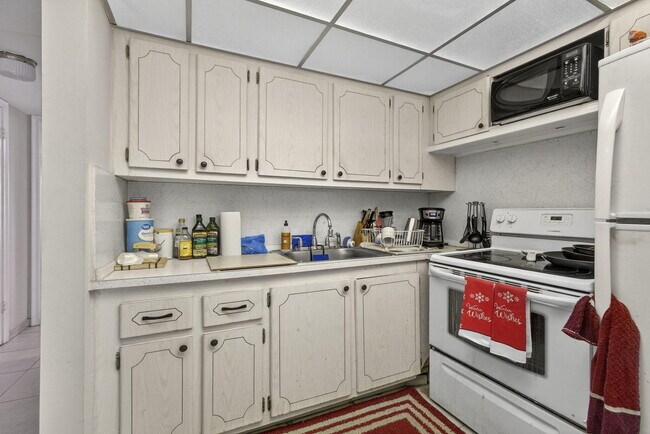 Building Photo - 16 Sussex A