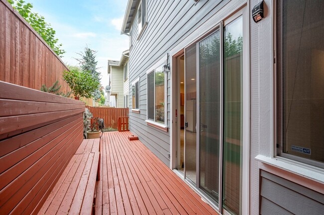 Building Photo - Spacious 4-Bedroom in Renton’s Serenity Ridge