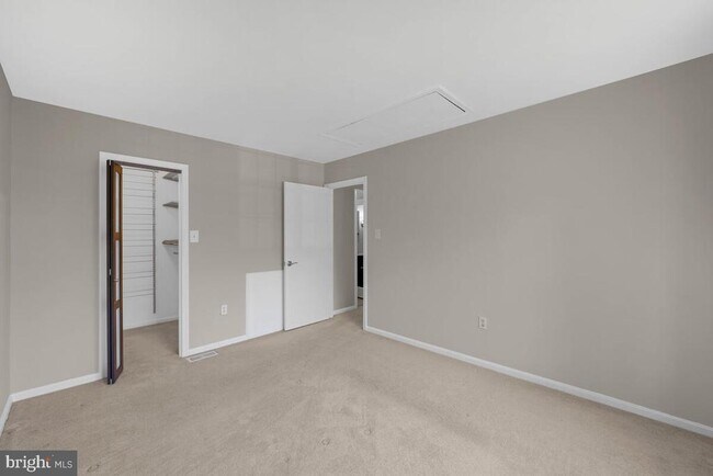 Building Photo - 10129 Green Holly Terrace
