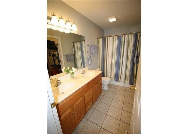 Building Photo - 4 bedroom, 3 bath Ranch Style Home