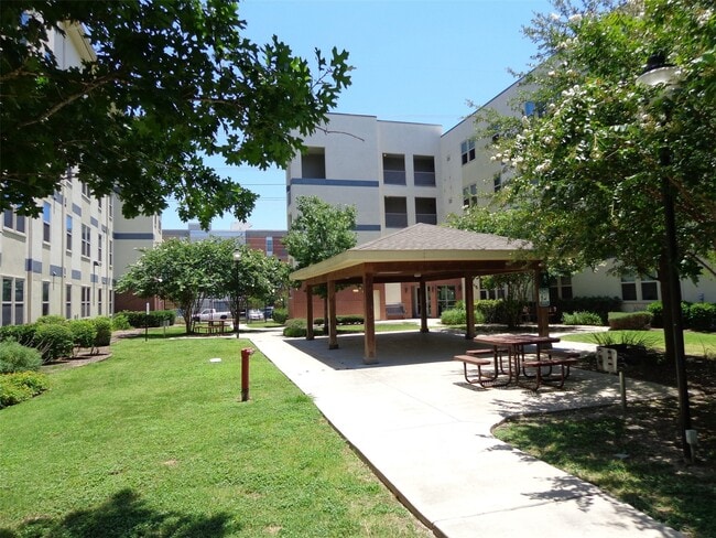 Building Photo - 703 N San Marcos
