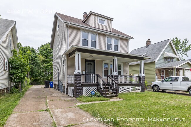 Building Photo - Updated West Side Colonial