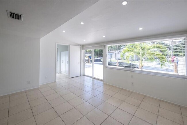 Building Photo - 930 Orange Isle