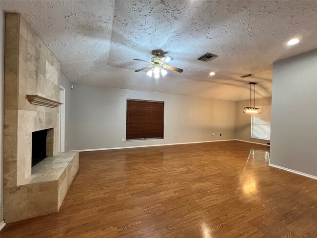 Building Photo - 706 Leicester Ln