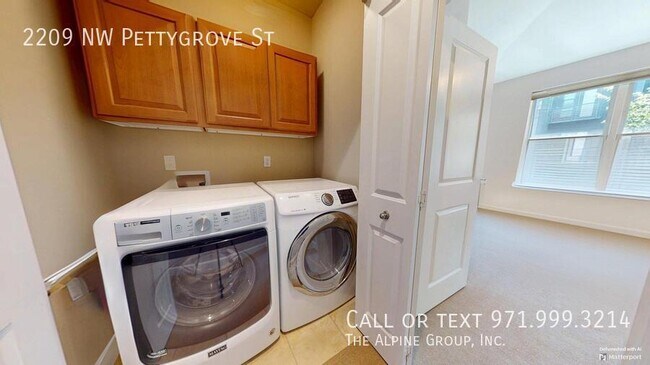 Building Photo - 2209 NW Pettygrove St
