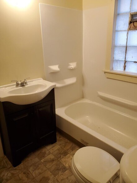 Bathroom upper - 1310 W Clarke St