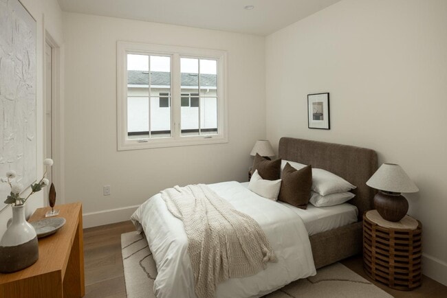 Building Photo - 160 Waverley St