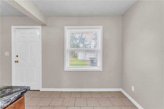 Building Photo - 12714 Bennington Ave