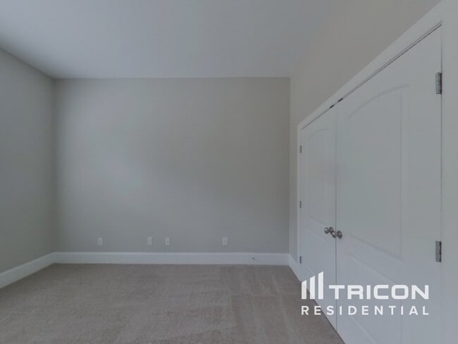 Building Photo - 211 E Quail Hollow Way