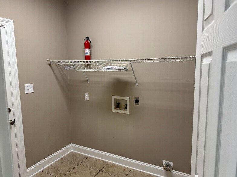 Building Photo - 72697 Diamondhead Dr N