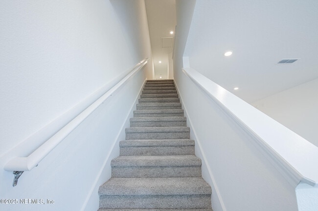 Building Photo - 259 Brandon Lks Dr