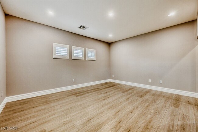 Building Photo - 136 S Buteo Woods Ln