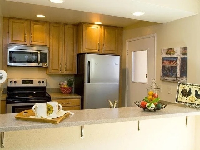 Building Photo - 215 Red Oak Dr
