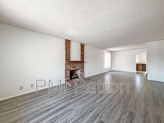 Building Photo - 8941 Mint Ave