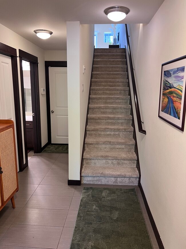 Building Photo - 7162 Shinkle Pl SW