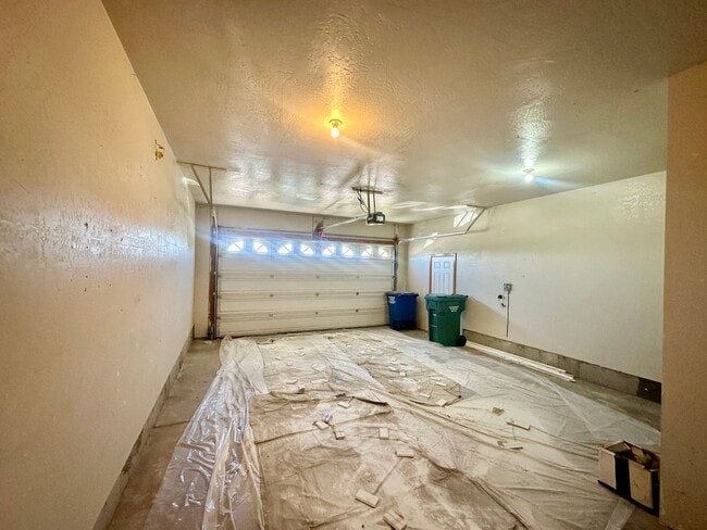 Building Photo - Newly Renovated Home on Prairie Falls Golf...