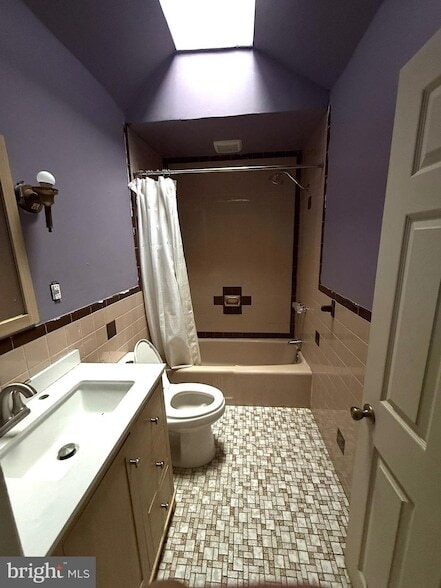 Building Photo - 2553 Carroll St