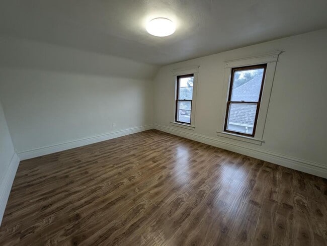 Building Photo - 421 Pine St