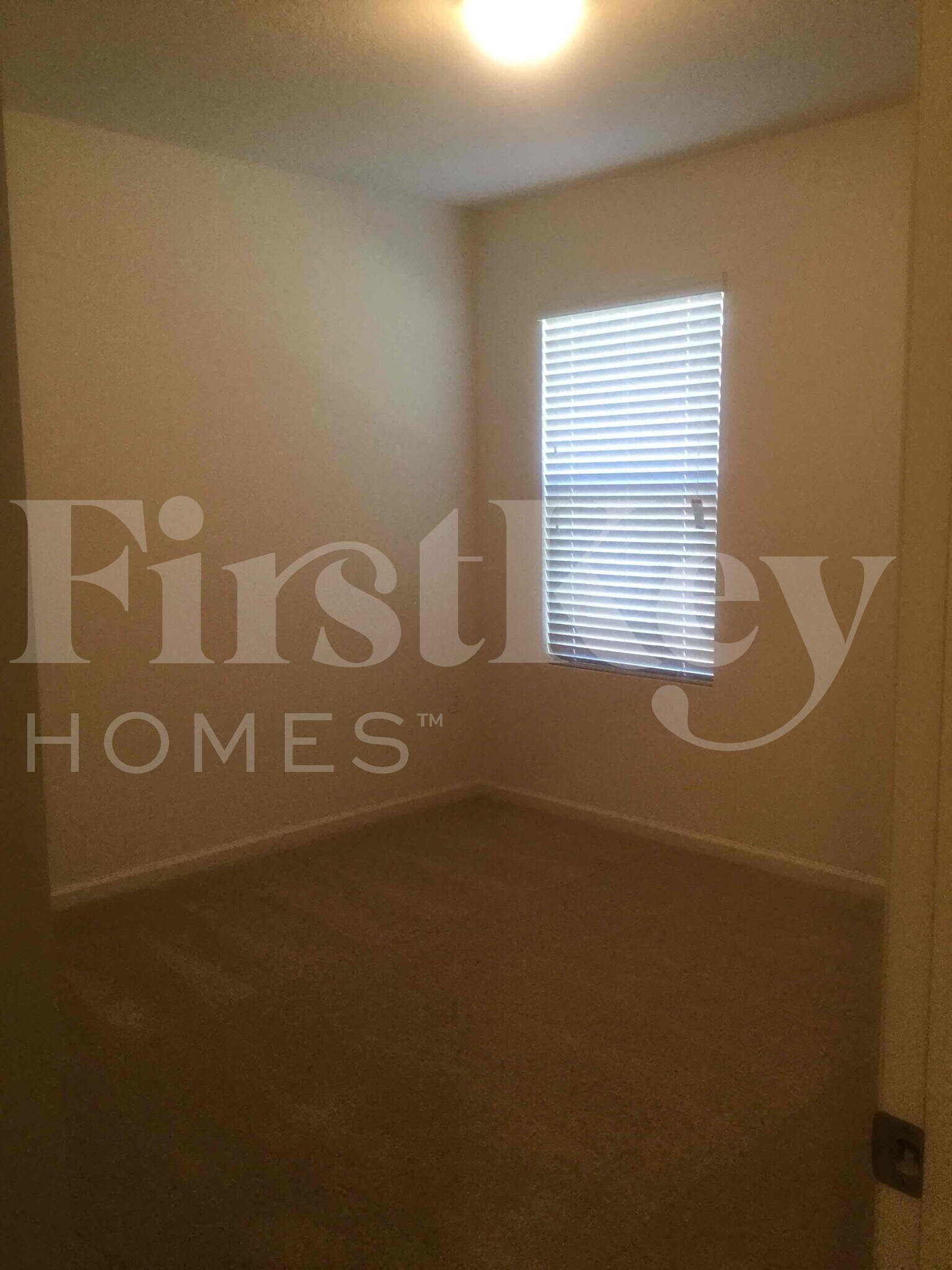 Building Photo - 2472 SE Floresta Dr