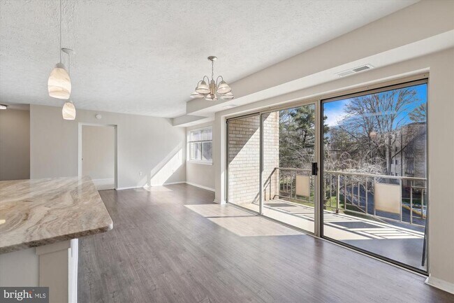 Building Photo - 12305 Braxfield Ct