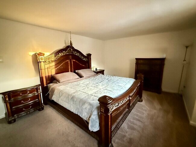 Building Photo - 8 Maylane Dr