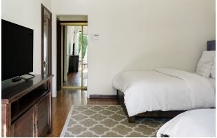 Building Photo - 6230 Lindenhurst Ave