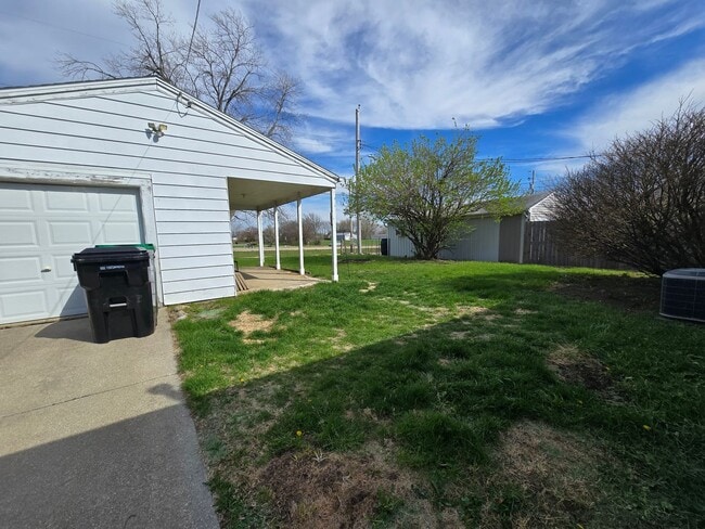 Building Photo - 2 Bedroom Home in Bloomington!