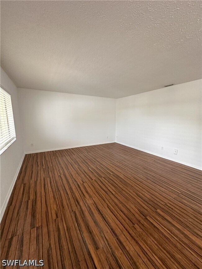 Building Photo - 4629 Bayshore Dr