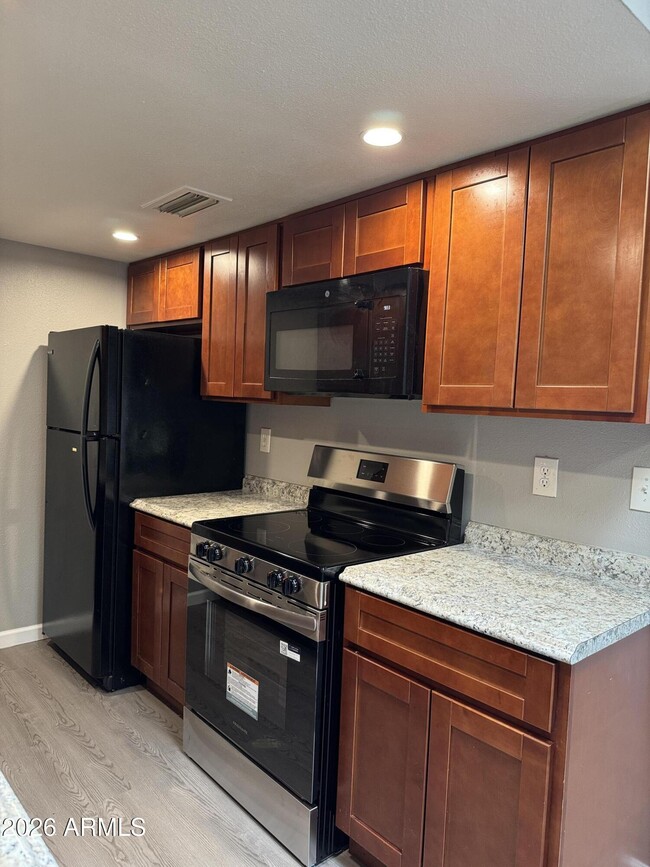 Building Photo - 6527 N 67th Ave