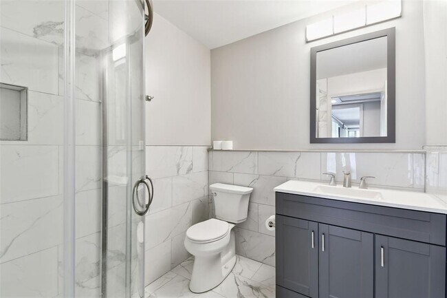 Building Photo - 206 N Montclair Ave