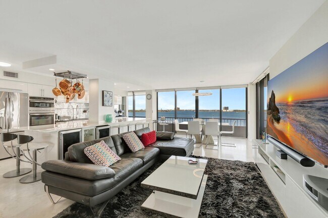Building Photo - 5550 N Ocean Dr
