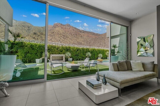 Building Photo - 1175 Los Robles Dr