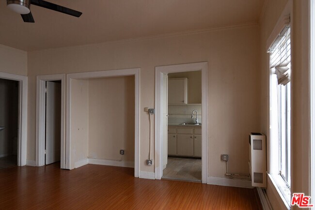 Building Photo - 661 Shatto Pl