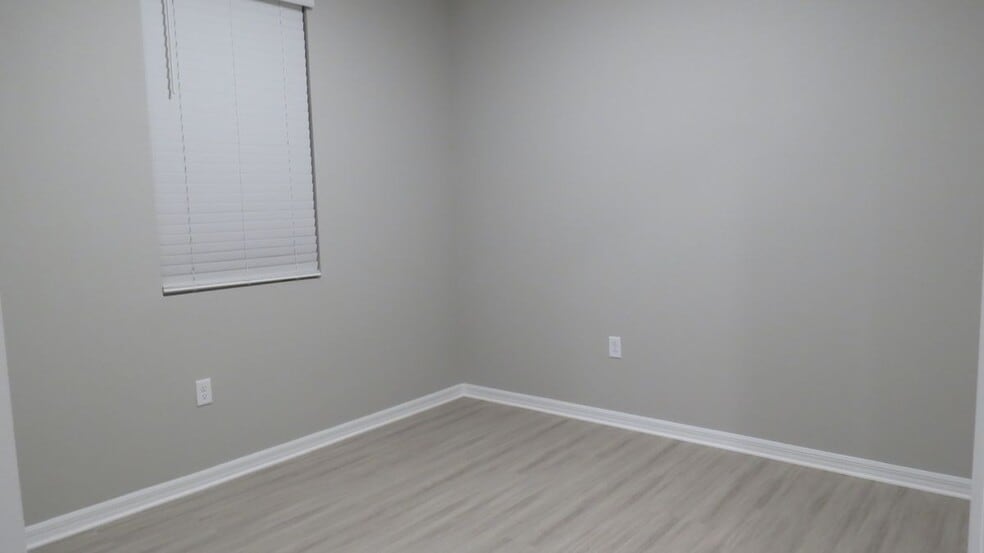 Building Photo - 932 Blue Creek Dr