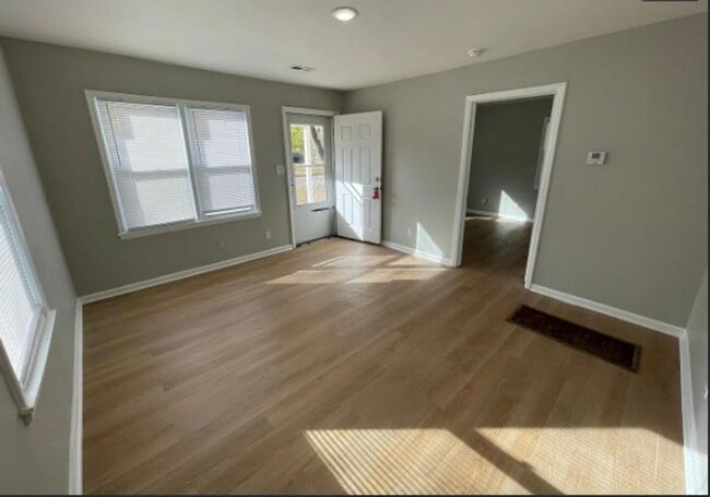 Building Photo - 810 S Crestway St