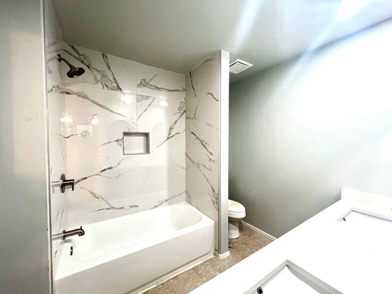 Building Photo - 2407 Ventura Dr