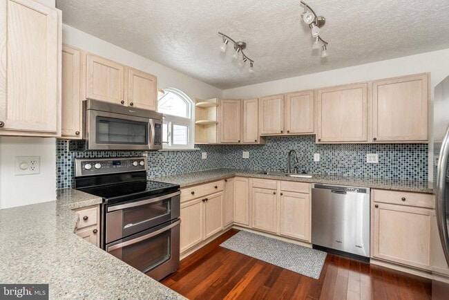 Building Photo - 1402 Spring Plow Ct