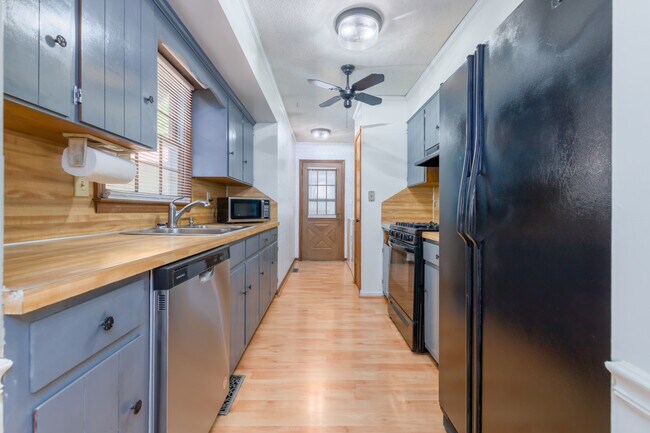 Kitchen - 1500 Brookdale Dr