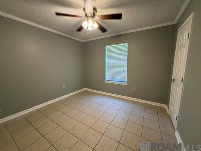 Building Photo - 223 Pinoak St