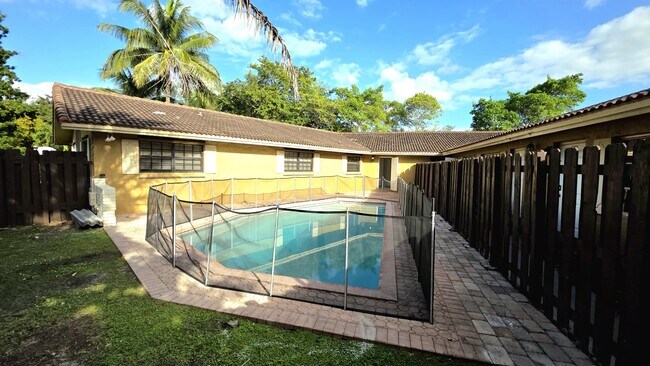 Building Photo - 10390 POOL HOUSE- NPM