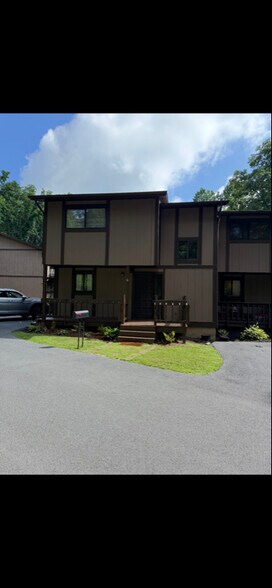 Primary Photo - 24204 Woodridge Cir
