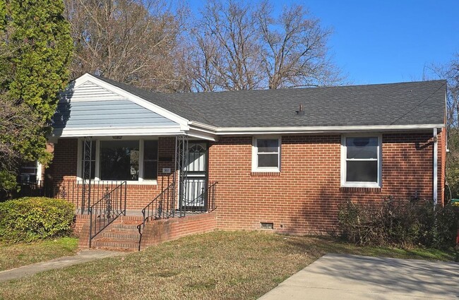 Primary Photo - 3 bedroom house in Petersburg