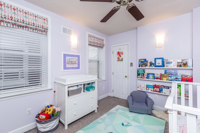Building Photo - Amazing 3 bed 2 bath with a roof top deck ...