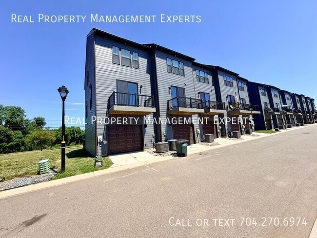 Building Photo - 2841 Statesville Ave