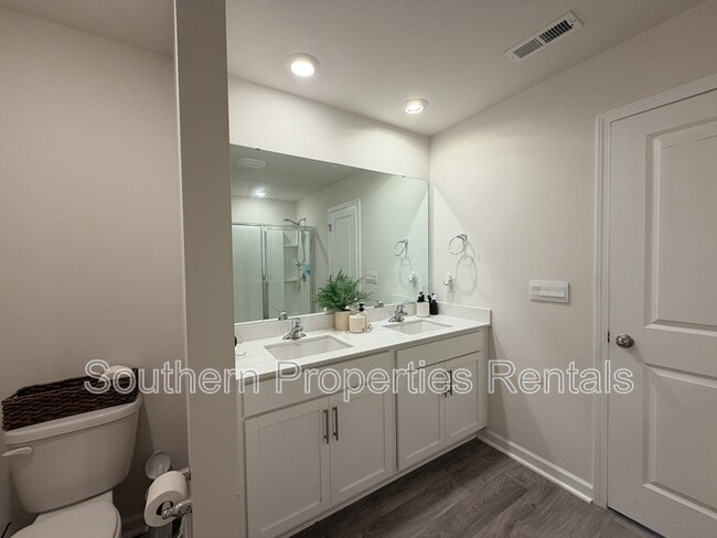 Building Photo - 225 David Hl Dr