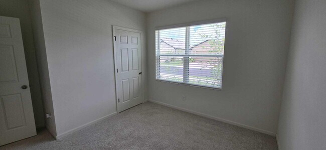Building Photo - 528 Seafoam Cir