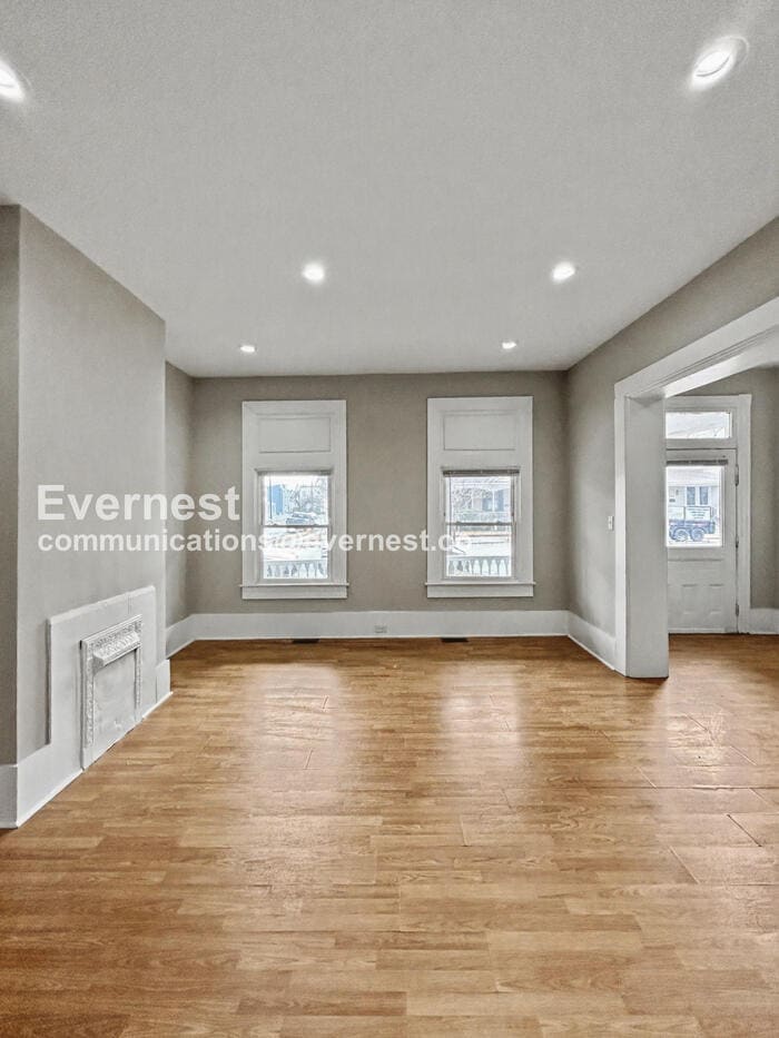 Building Photo - 1304 Oakwood Ave