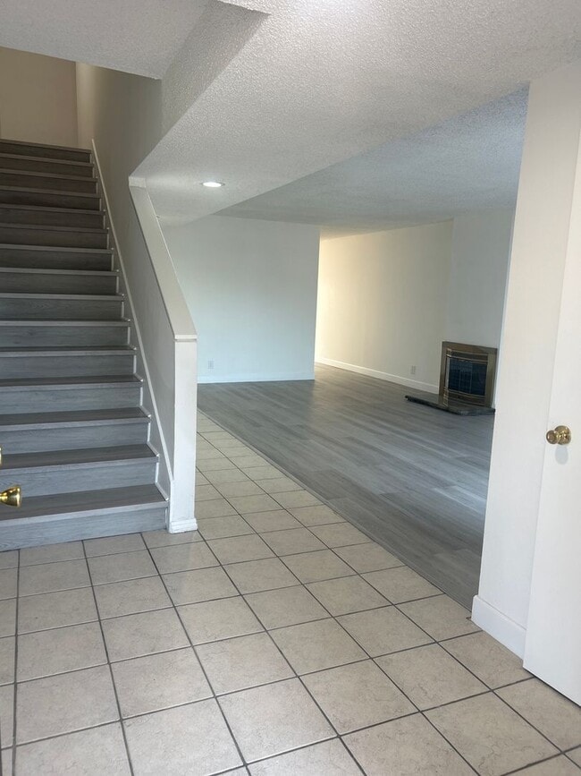 Building Photo - 3 Bedroom Condo for rent in the most desirable Alhambra Area Walking to Alhambra HS